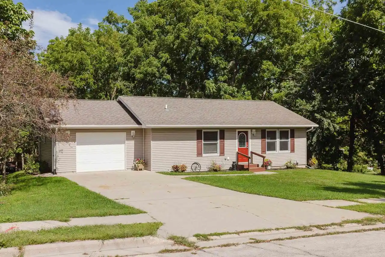 Photo 1 of Single family home for sale at 535 Broad St, Mineral Point, WI 53565 | MLS# 2032453 | Listing updated on 2026-09-24