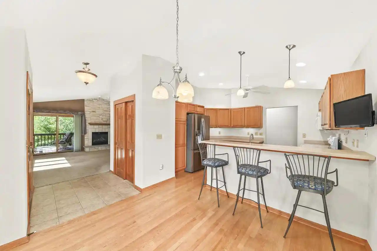 Photo 4 of Condo for sale at 7043 S Lannonstone Ct, Franklin, WI 53132 | MLS# 1980195 | Listing updated on 2026-09-16