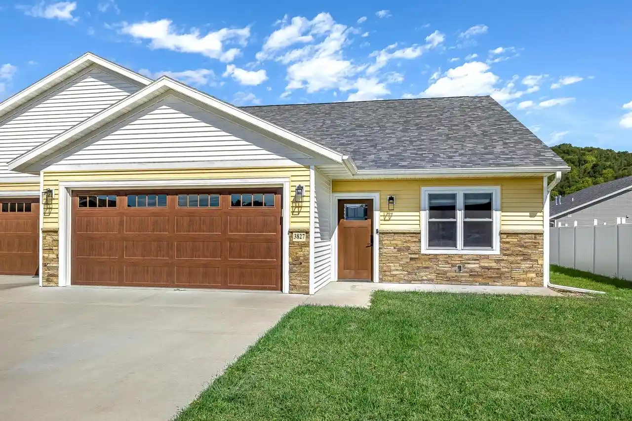 Photo 1 of Sale Pending at 3827 Sunnyside Dr W, La Crosse, WI 54601 | MLS# 1980196 | Listing updated on 2026-09-18
