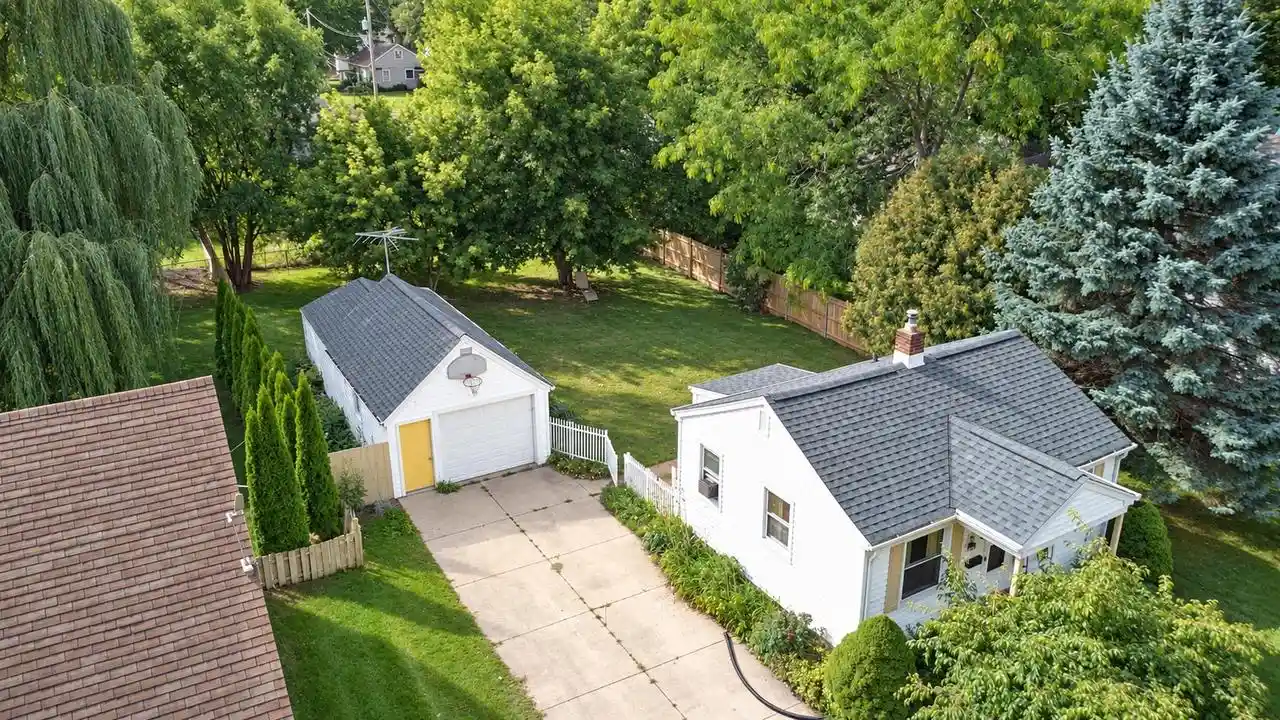 Photo 1 of Single family home for sale at 217 S Lee St, Appleton, WI 54915 | MLS# 50332489 | Listing updated on 2026-09-16