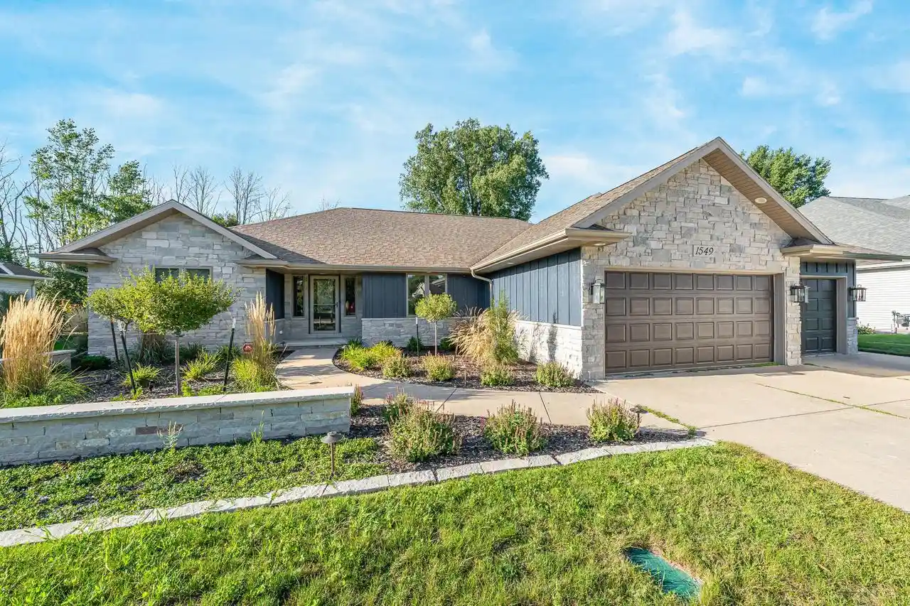 Photo 1 of Single family home for sale at 1549 Belle Plane Cir, Green Bay, WI 54313 | MLS# 50332437 | Listing updated on 2026-09-21