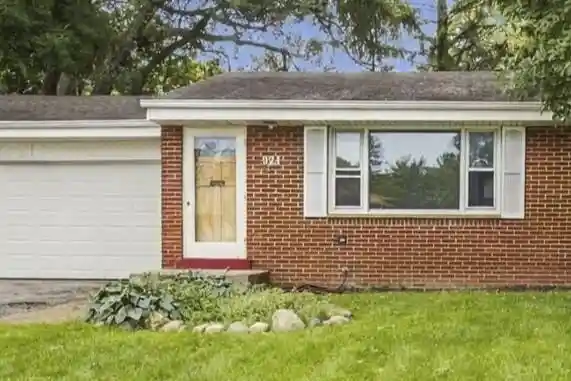 Photo 1 of Single family home for sale at 921 W Theresa Ln, Glendale, WI 53209 | MLS# 1980204 | Listing updated on 2026-09-17