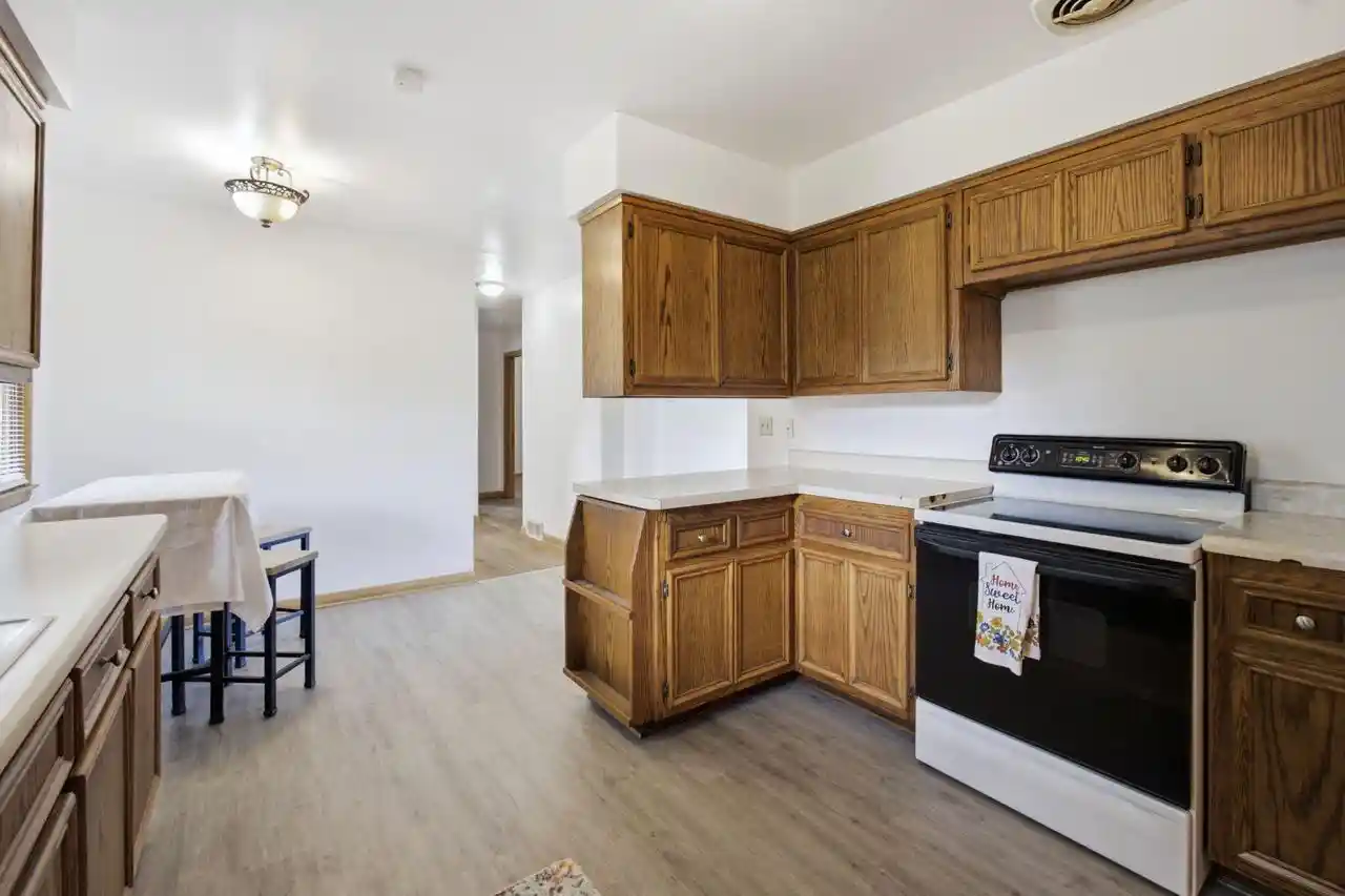 Photo 2 of Single family home for sale at 921 W Theresa Ln, Glendale, WI 53209 | MLS# 1980204 | Listing updated on 2026-09-17