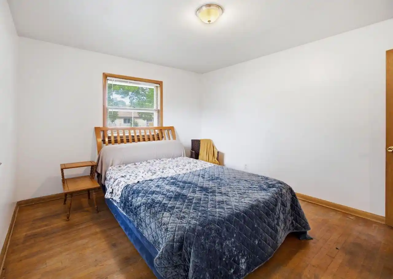 Photo 3 of Single family home for sale at 921 W Theresa Ln, Glendale, WI 53209 | MLS# 1980204 | Listing updated on 2026-09-17