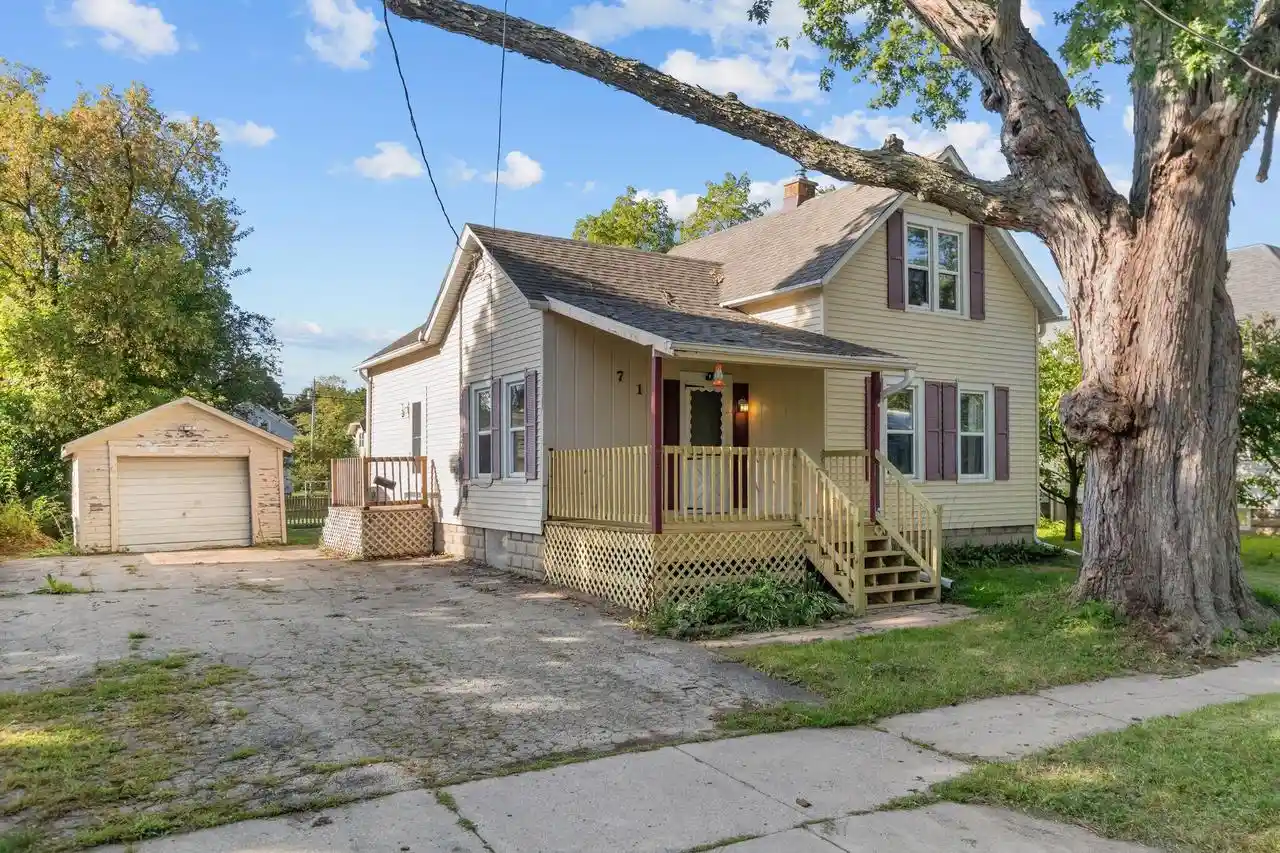 Photo 1 of Single family home for sale at 715 W Commercial St, Appleton, WI 54914 | MLS# 1980206 | Listing updated on 2026-09-17