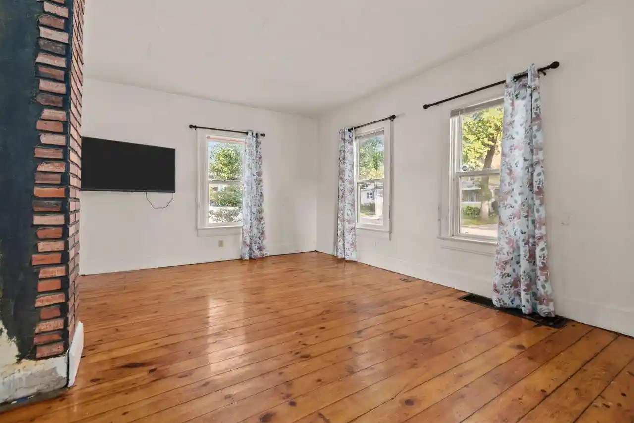 Photo 3 of Single family home for sale at 715 W Commercial St, Appleton, WI 54914 | MLS# 1980206 | Listing updated on 2026-09-17