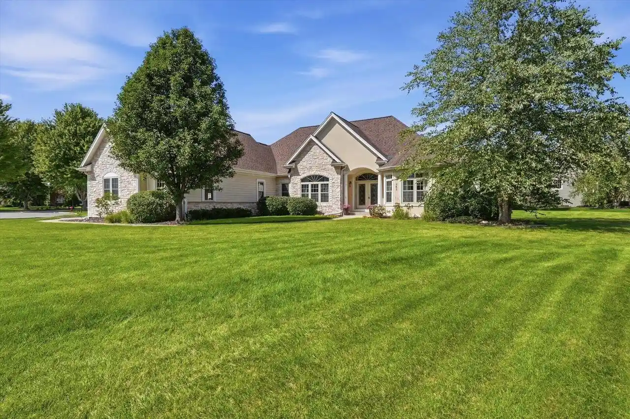 Single family home for sale at 363 Sunshine Dr, Hartland, WI 53029 | MLS# 1980209