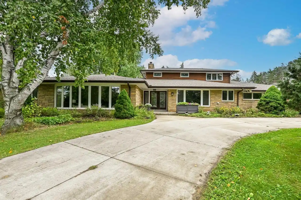 Photo 1 of Mansion for sale at 7550 N Pheasant Ln, Milwaukee, WI 53217 | MLS# 1980210 | Listing updated on 2026-09-17
