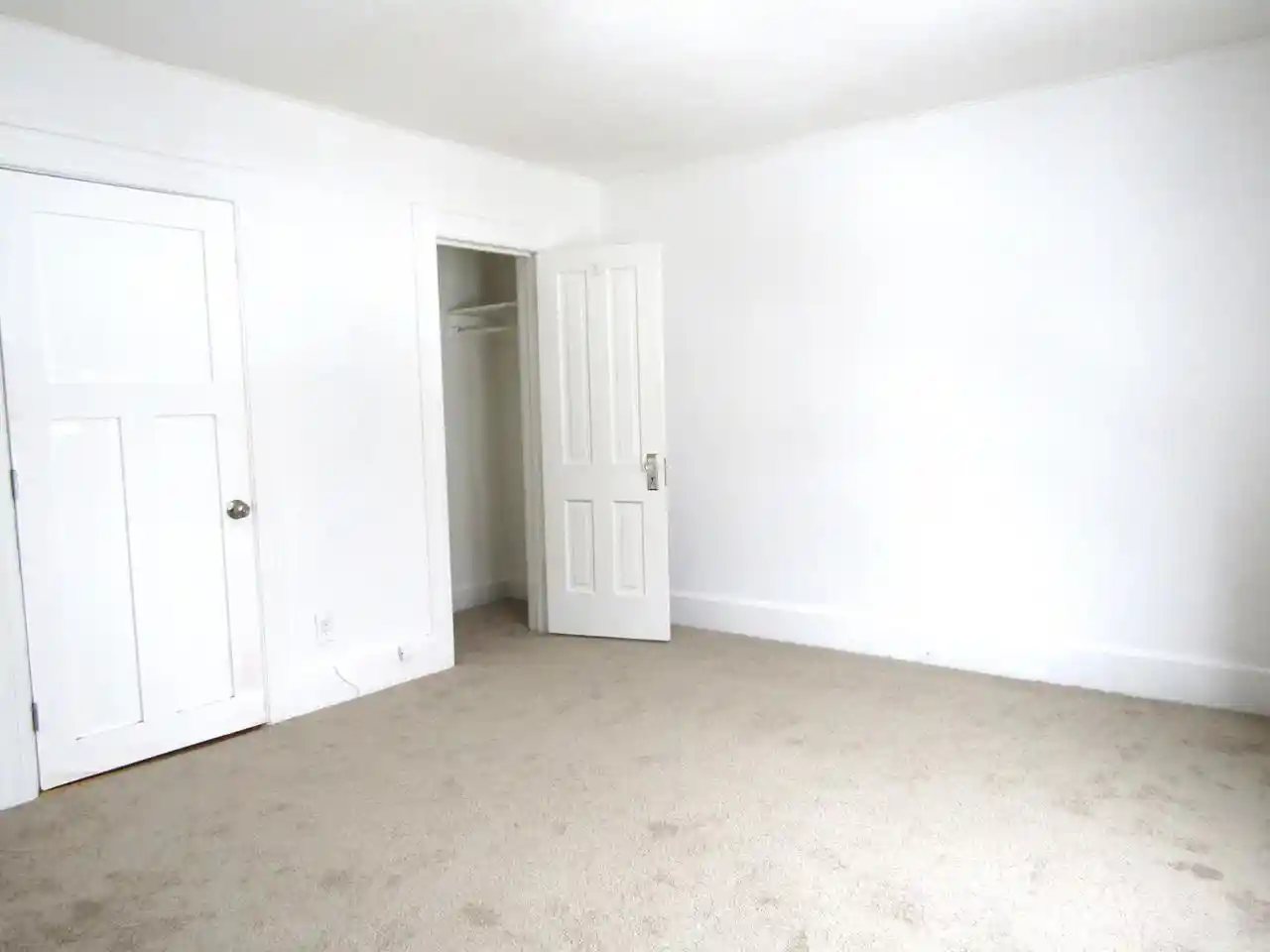 Photo 4 of Multi family home for sale at 1711 E Belleview Pl, Milwaukee, WI 53211 | MLS# 1980223 | Listing updated on 2026-09-11