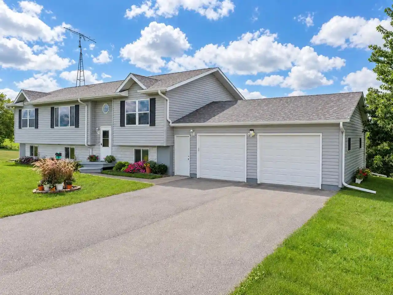 Photo 1 of Single family home for sale at 18231 County Hwy T, Tomah, WI 54660 | MLS# 1980225 | Listing updated on 2026-09-15