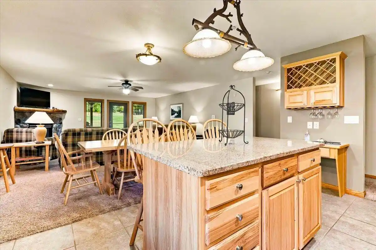 Listing Photo 5 - Condo for sale in building located at 1828-1 Parkland Dr, Arkdale, WI 54613 - Unit #0401