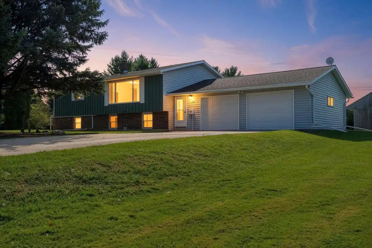 Photo 1 of Single family home for sale at E3965 State Rd 29, Kewaunee, WI 54216 | MLS# 1980234 | Listing updated on 2026-10-08