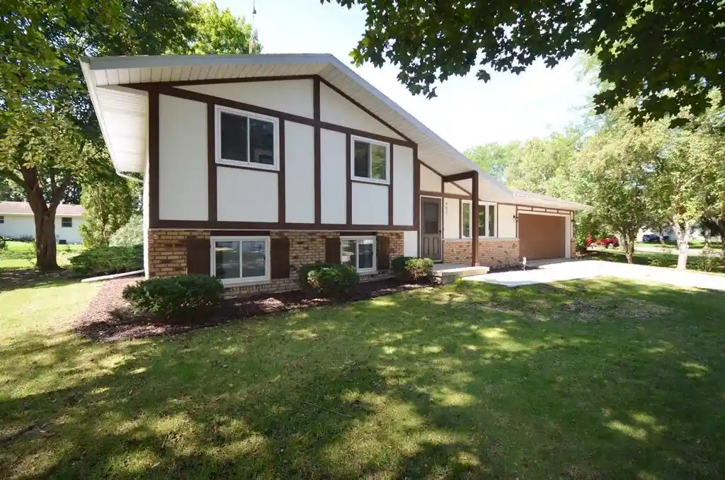 Photo 1 of Single family home for sale at 442 S Buckingham Blvd, Whitewater, WI 53190 | MLS# 1980241 | Listing updated on 2026-09-14