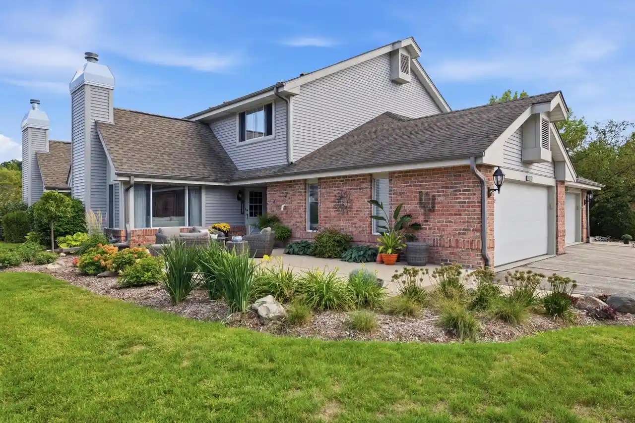 Condo for sale at 13562 W Fountain Ct, New Berlin, WI 53151 | MLS# 1980246