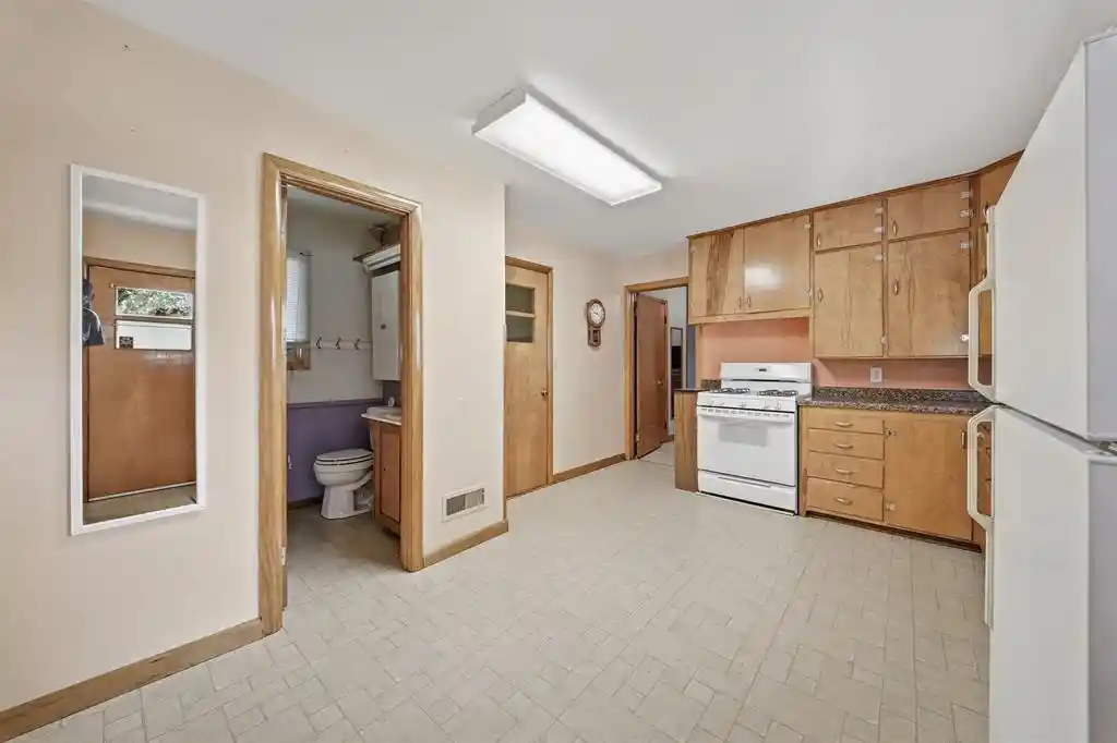 Photo 3 of Single family home for sale at 406 E Birch St, Abbotsford, WI 54405 | MLS# 1605001 | Listing updated on 2026-09-15
