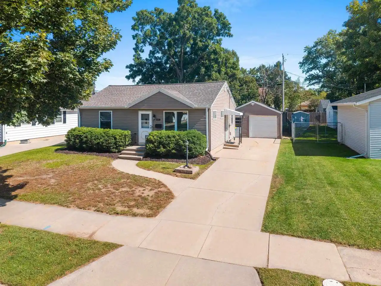 Photo 1 of Single family home for sale at 828 N Platten St, Green Bay, WI 54303 | MLS# 50332543 | Listing updated on 2026-09-15