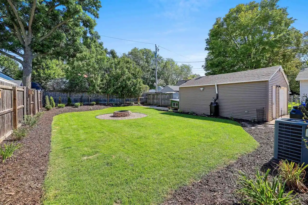 Photo 3 of Single family home for sale at 828 N Platten St, Green Bay, WI 54303 | MLS# 50332543 | Listing updated on 2026-09-15