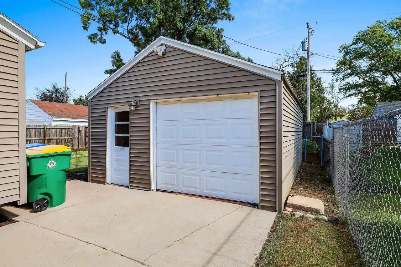 Photo 3 of Single family home for sale at 828 N Platten St, Green Bay, WI 54303 | MLS# 50332543 | Listing updated on 2026-09-15