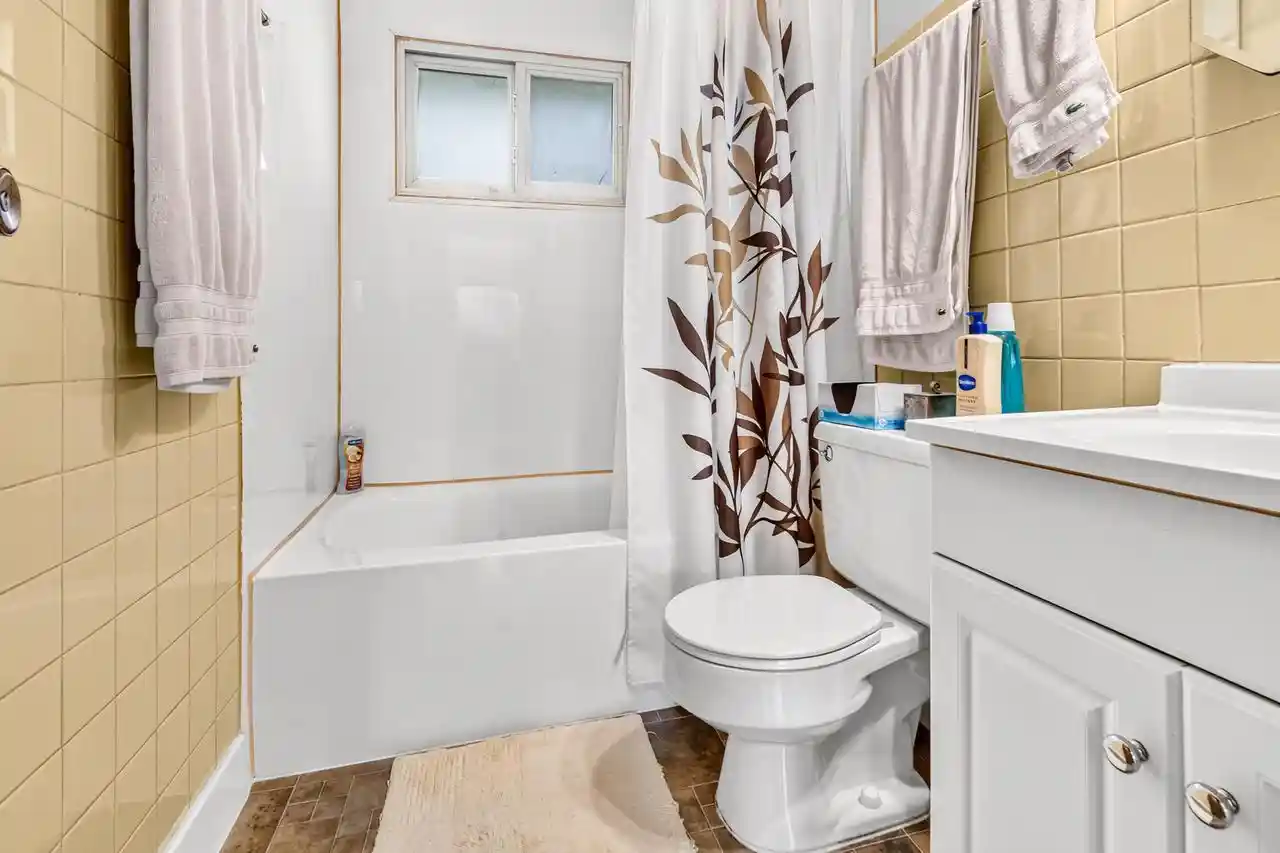 Photo 4 of Single family home for sale at 7227 S 37 Place, Franklin, WI 53132 | MLS# 1980247 | Listing updated on 2026-09-23