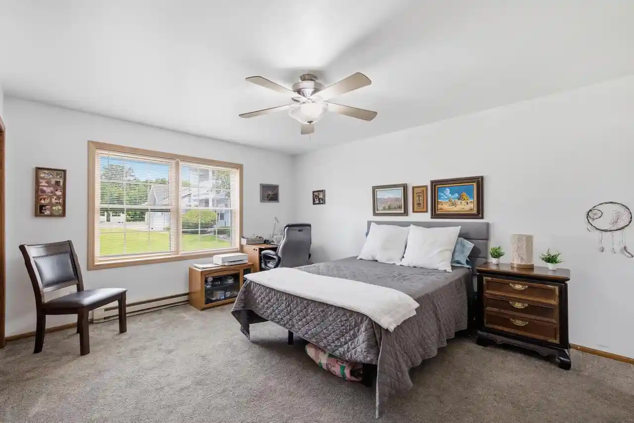 Listing Photo 5 - Condo for sale in building located at 234 Minz Park Cir, West Bend, WI 53095 - Unit #1
