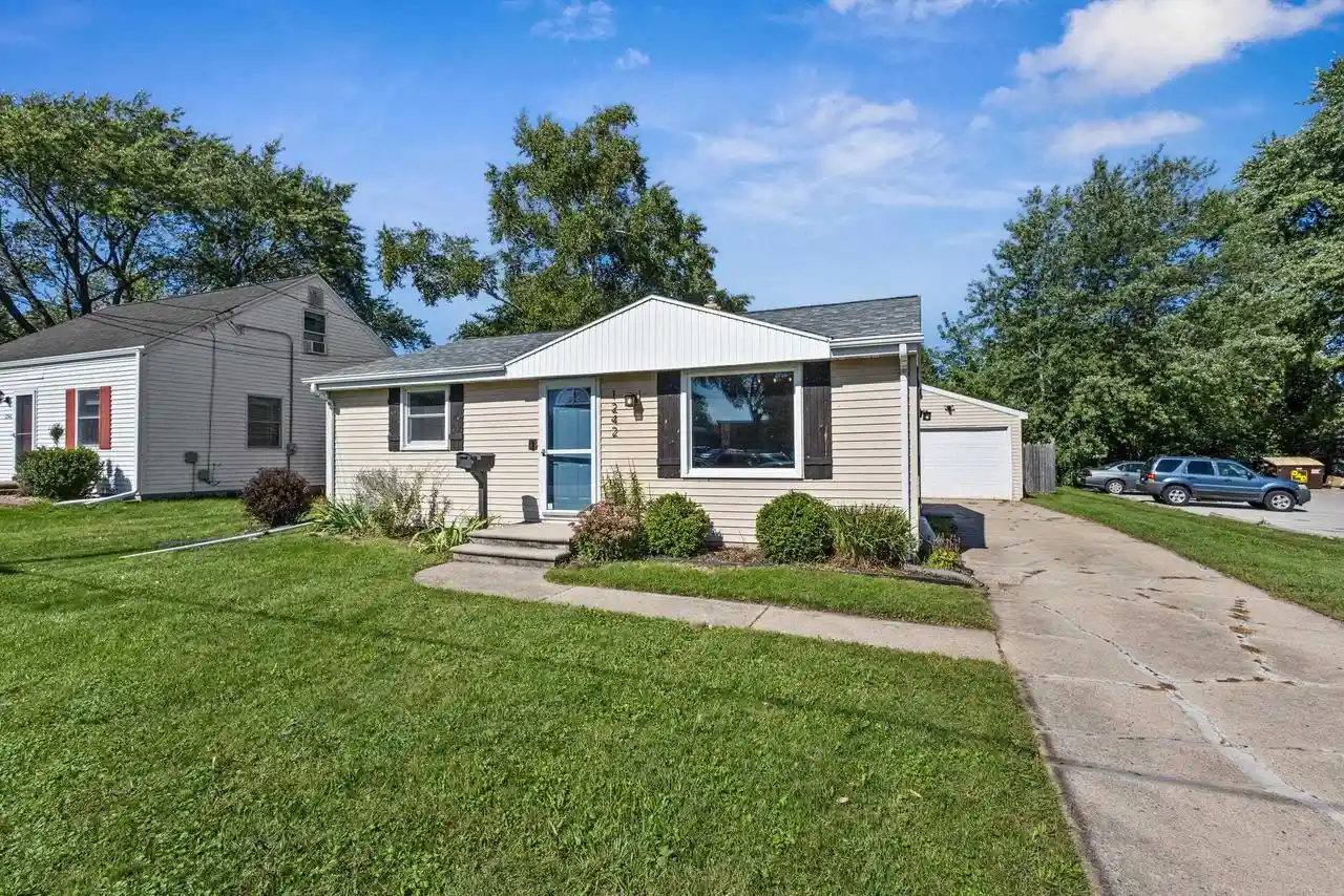 Photo 1 of Single family home for sale at 1242 Lore Ln, Green Bay, WI 54303 | MLS# 50332529 | Listing updated on 2026-09-18