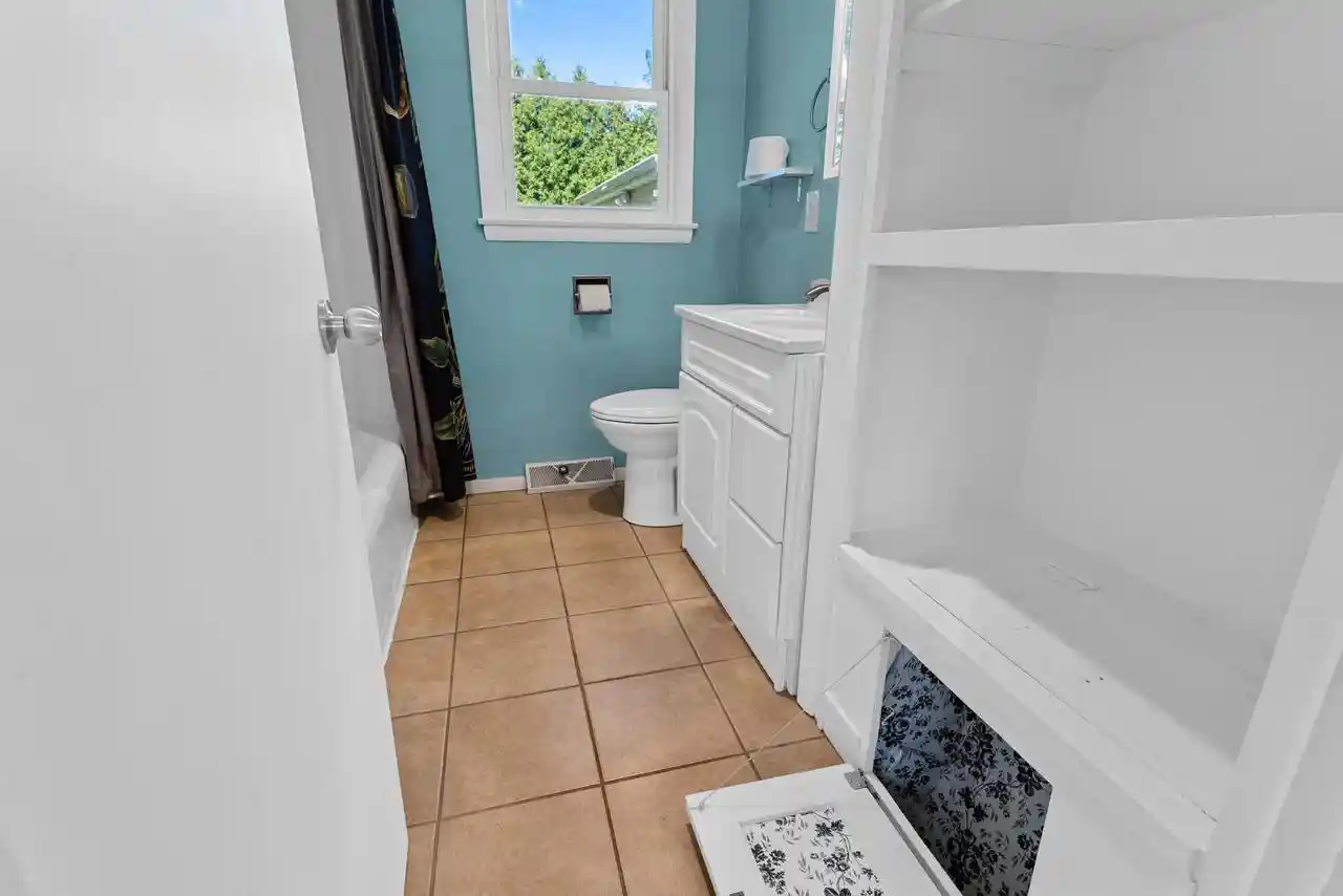 Photo 3 of Single family home for sale at 1242 Lore Ln, Green Bay, WI 54303 | MLS# 50332529 | Listing updated on 2026-09-18