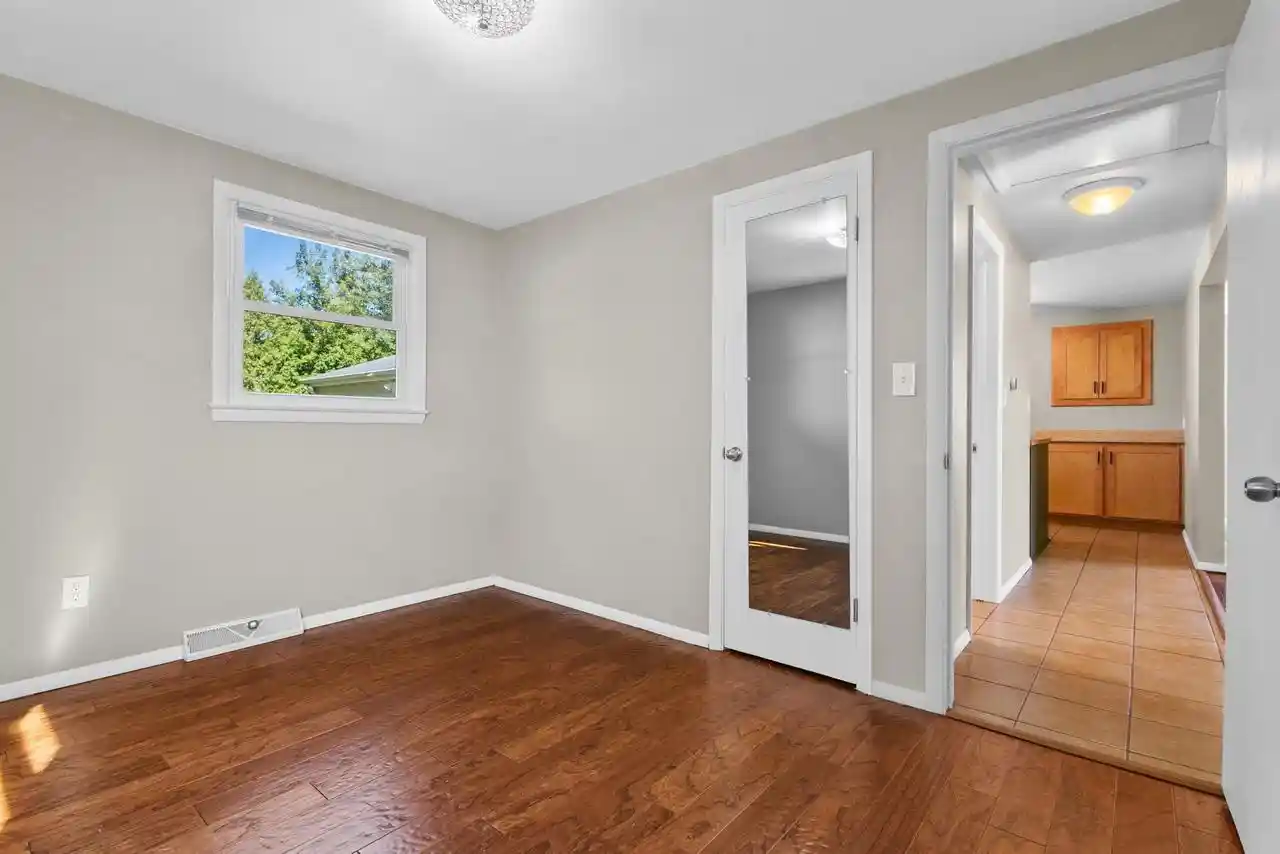 Photo 4 of Single family home for sale at 1242 Lore Ln, Green Bay, WI 54303 | MLS# 50332529 | Listing updated on 2026-09-18