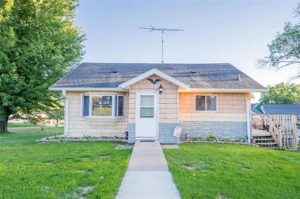 Photo 1 of Single family home for sale at 423 Bates St, Cornell, WI 54732 | MLS# 1605010 | Listing updated on 2026-09-13