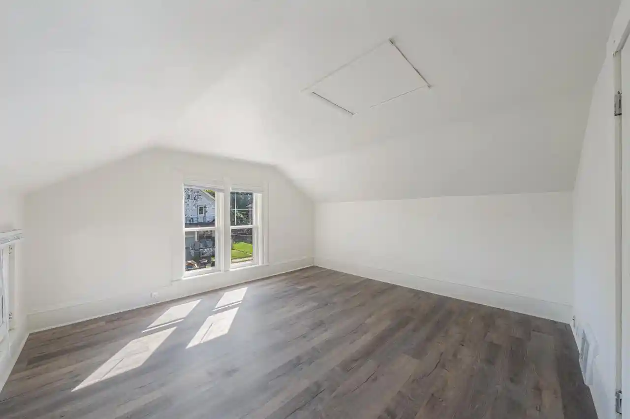 Photo 3 of Single family home for sale at 857 Franklin St, Oshkosh, WI 54901 | MLS# 50332555 | Listing updated on 2026-09-11