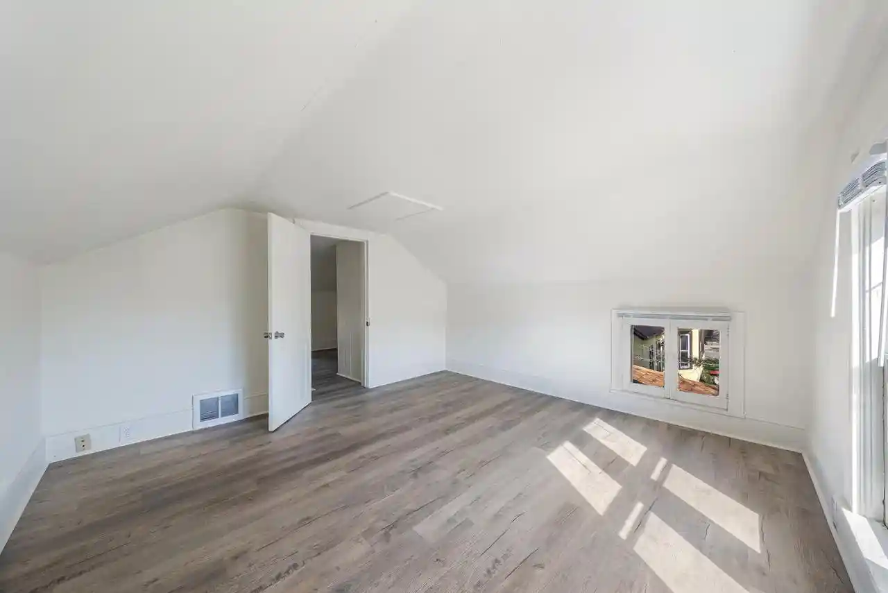 Photo 3 of Single family home for sale at 857 Franklin St, Oshkosh, WI 54901 | MLS# 50332555 | Listing updated on 2026-09-11