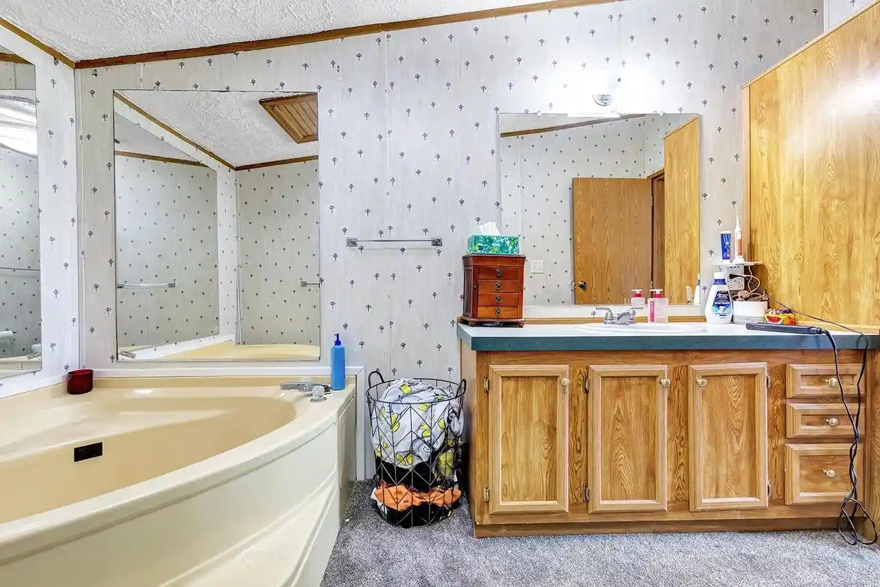 Photo 4 of Single family home for sale at 271 W Main St, Mishicot, WI 54228 | MLS# 50332545 | Listing updated on 2026-09-11