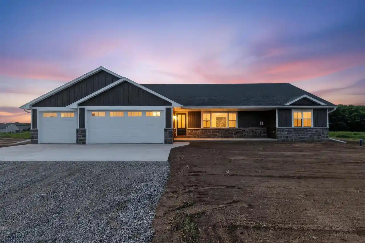 Photo 1 of Single family home for sale at 2722 Westline Rd, Green Bay, WI 54313 | MLS# 50332550 | Listing updated on 2026-09-11