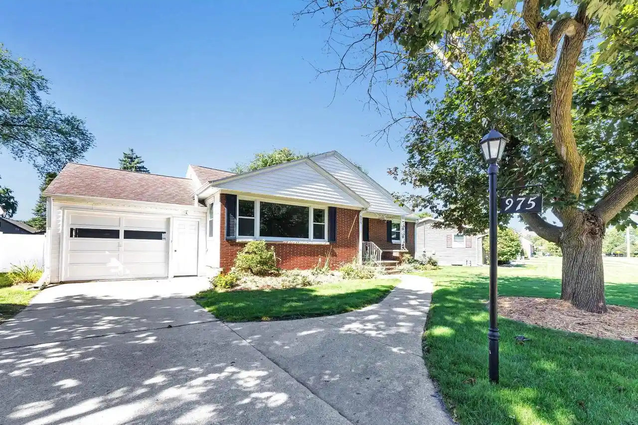 Photo 1 of Single family home for sale at 975 Coppens Rd, Green Bay, WI 54303 | MLS# 50332556 | Listing updated on 2026-09-16