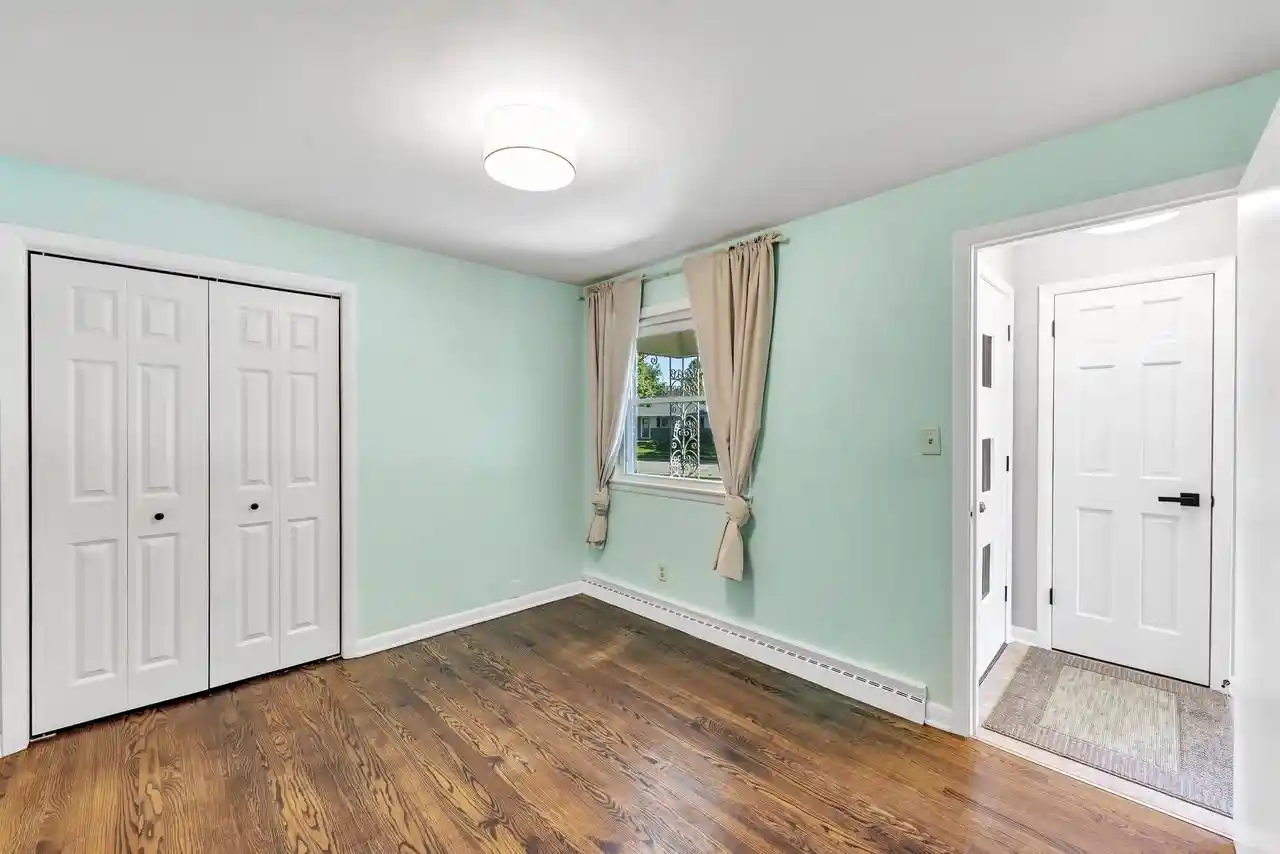 Photo 4 of Single family home for sale at 975 Coppens Rd, Green Bay, WI 54303 | MLS# 50332556 | Listing updated on 2026-09-16