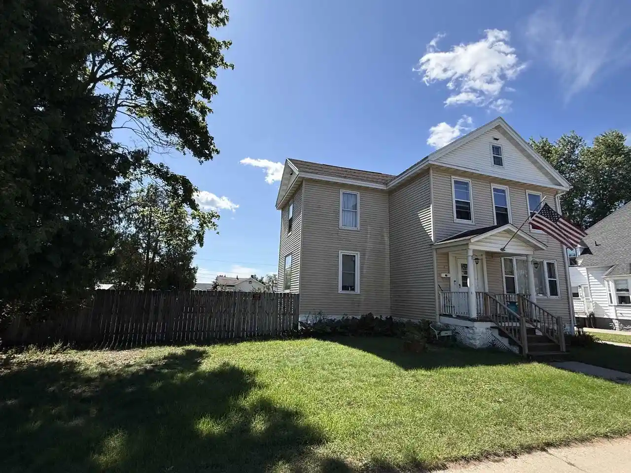 Photo 1 of Single family home for sale at 511 5th Avenue, Menominee, MI 49858 | MLS# 50332560 | Listing updated on 2026-09-28