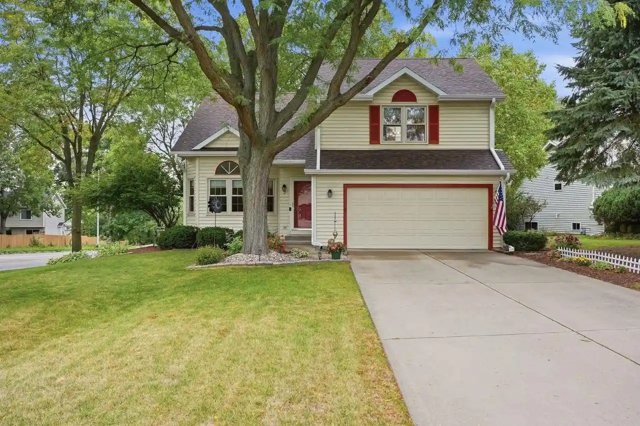 Photo 1 of Single family home for sale at 2 Cottonwood Cir, Madison, WI 53704 | MLS# 2032478 | Listing updated on 2026-09-17