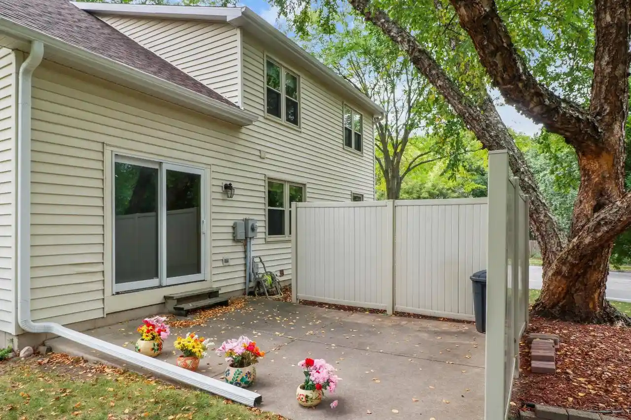 Photo 3 of Single family home for sale at 2 Cottonwood Cir, Madison, WI 53704 | MLS# 2032478 | Listing updated on 2026-09-17