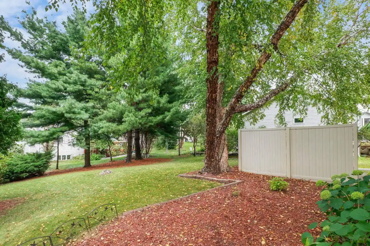Photo 4 of Single family home for sale at 2 Cottonwood Cir, Madison, WI 53704 | MLS# 2032478 | Listing updated on 2026-09-17