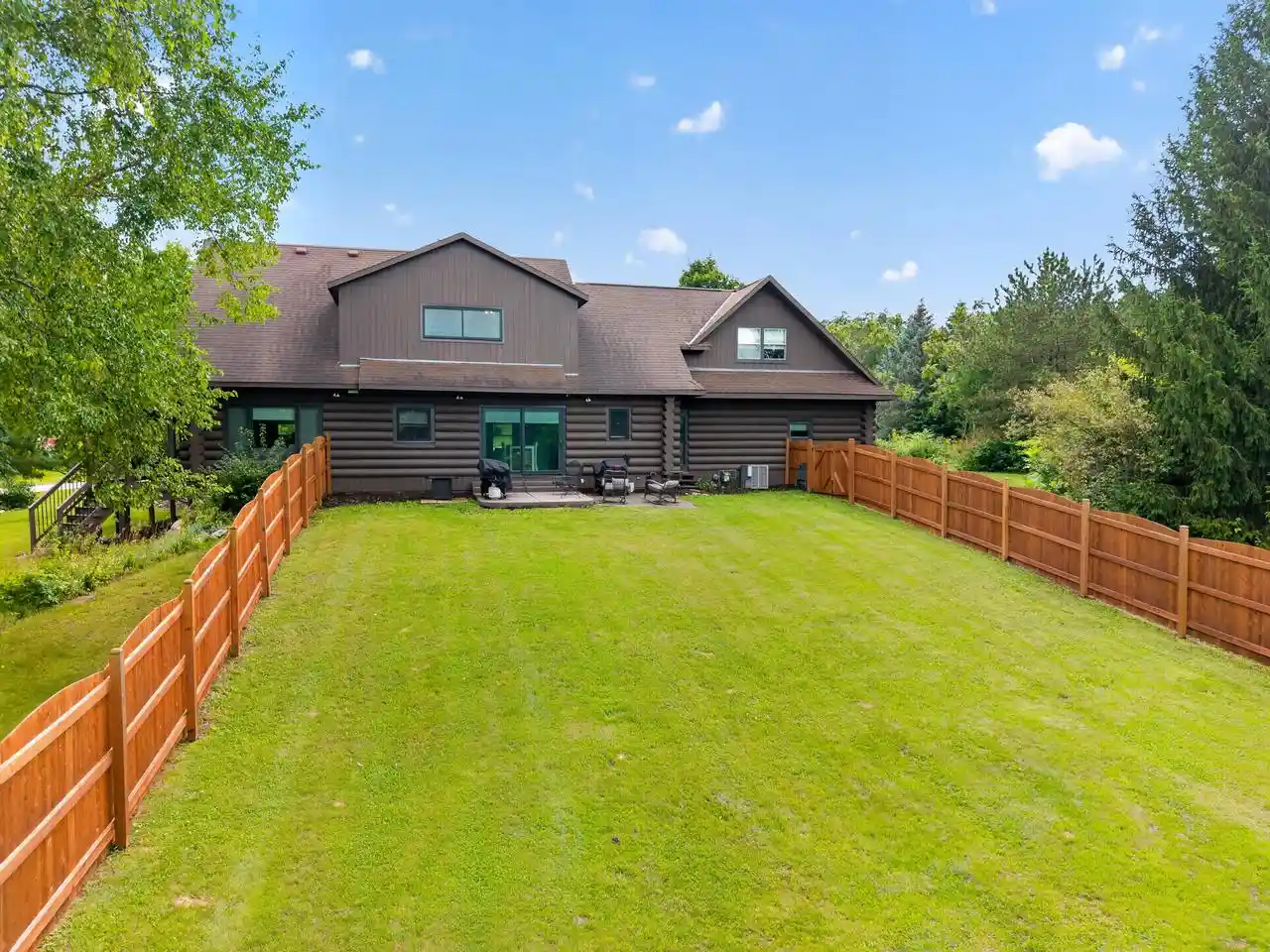 Photo 2 of Single family home for sale at 5280 Augustine Pointe Ct, Colgate, WI 53017 | MLS# 1980268 | Listing updated on 2026-09-21
