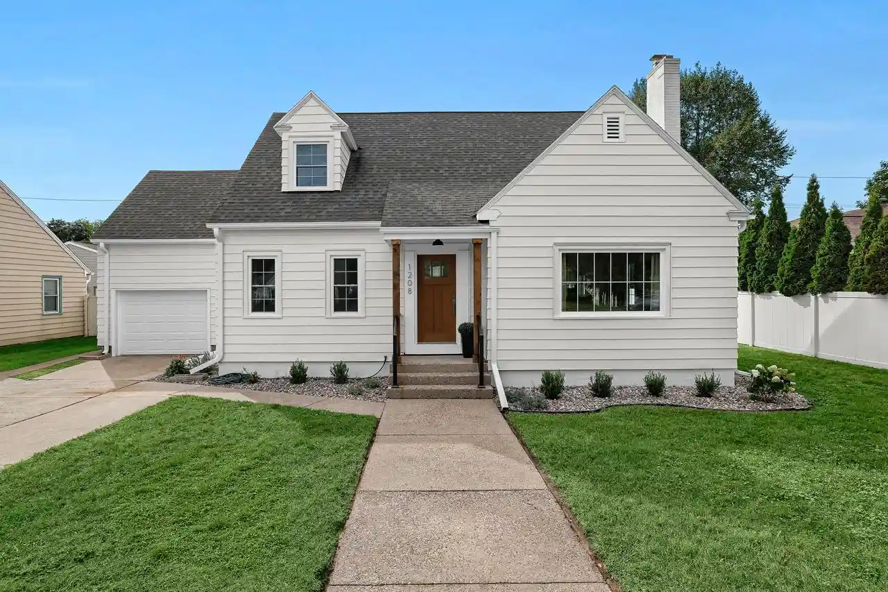 Photo 1 of Single family home for sale at 1208 Losey Blvd S, La Crosse, WI 54601 | MLS# 1980266 | Listing updated on 2026-09-20
