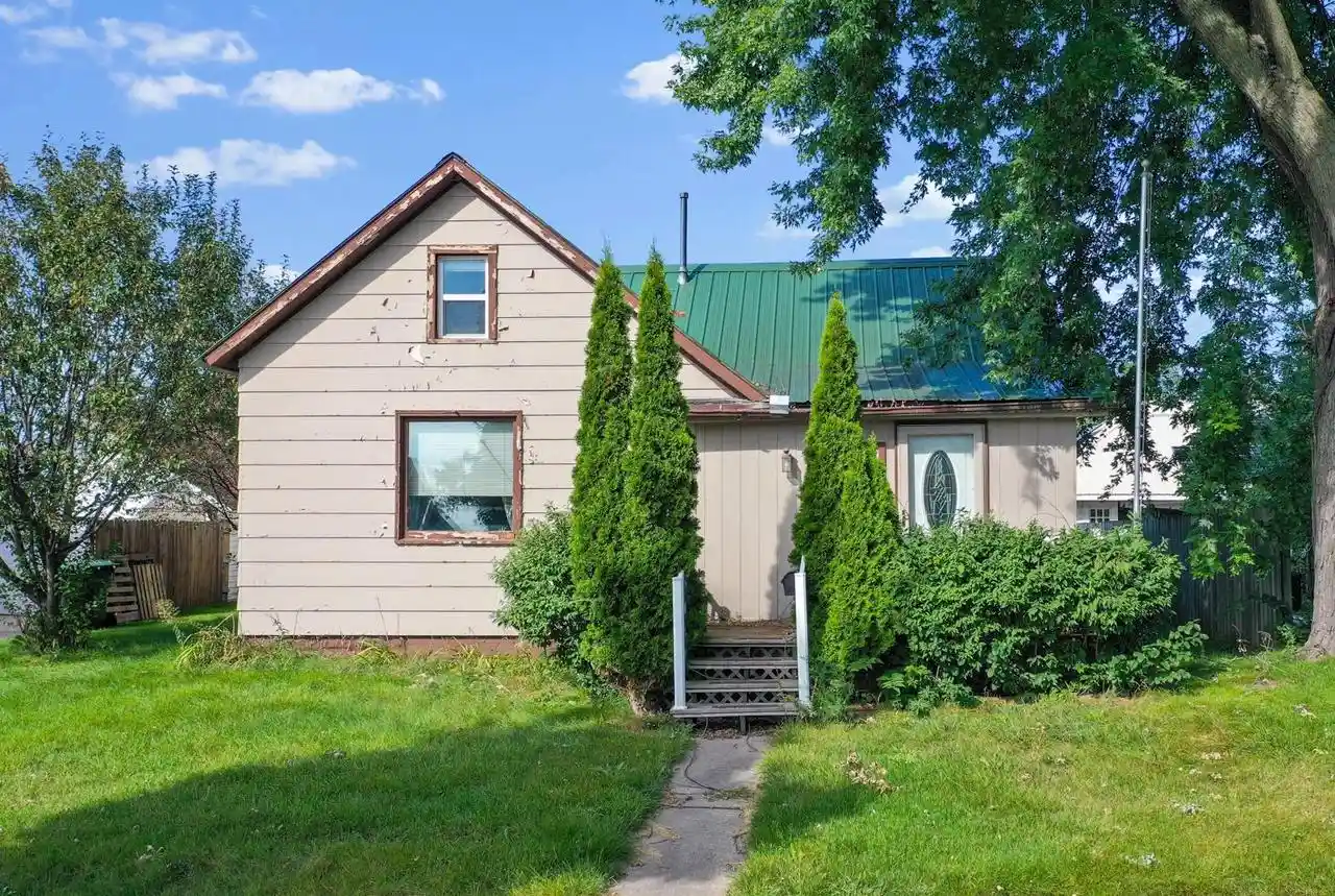 Photo 1 of Single family home for sale at 324 N Sidney St, Kimberly, WI 54136 | MLS# 50332552 | Listing updated on 2026-09-19
