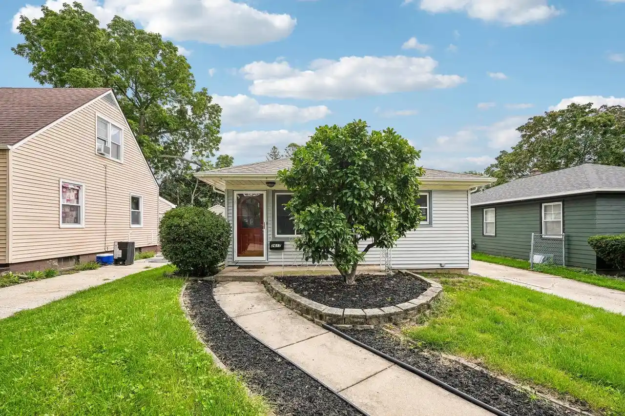 Photo 1 of Single family home for sale at 2617 Coolidge Ave, Racine, WI 53403 | MLS# 1980280 | Listing updated on 2026-09-23