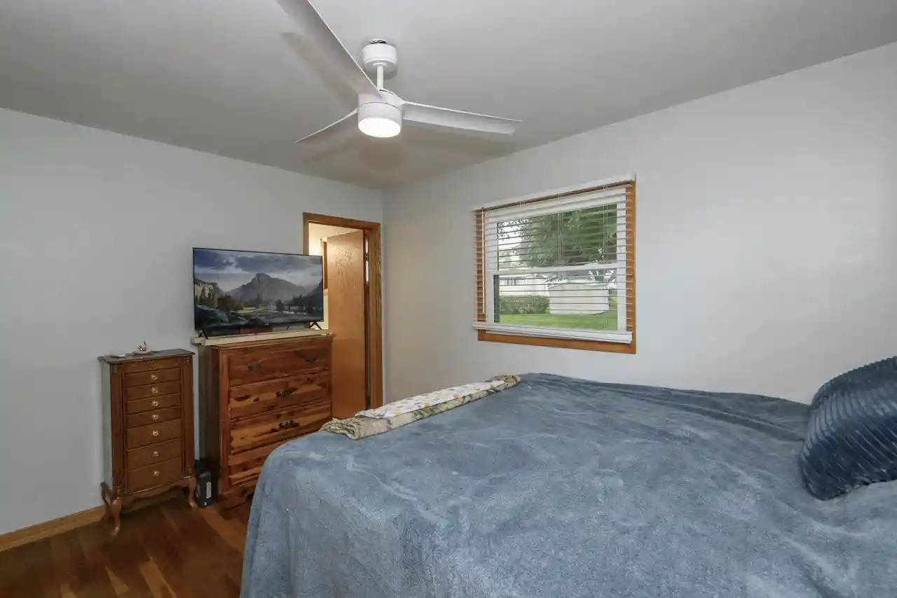 Photo 3 of Single family home for sale at 910 Mayer Ln, Mayville, WI 53050 | MLS# 1980278 | Listing updated on 2026-10-01