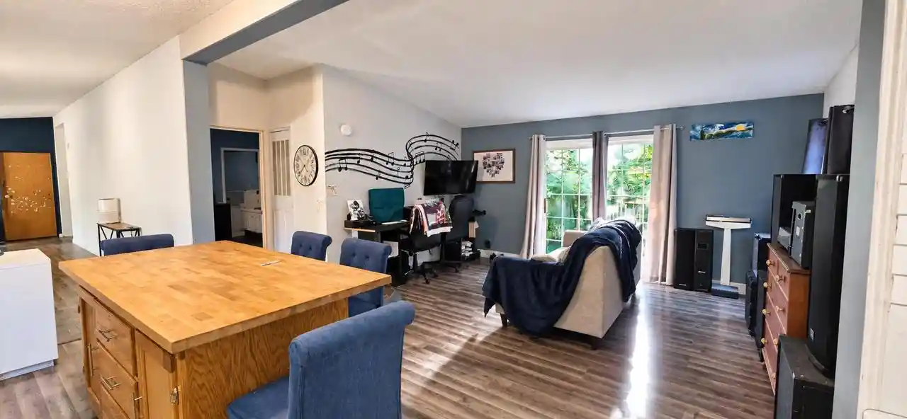 Photo 2 of Single family home for sale at 813 Posey Ct, Green Bay, WI 54313 | MLS# 50332568 | Listing updated on 2026-09-21