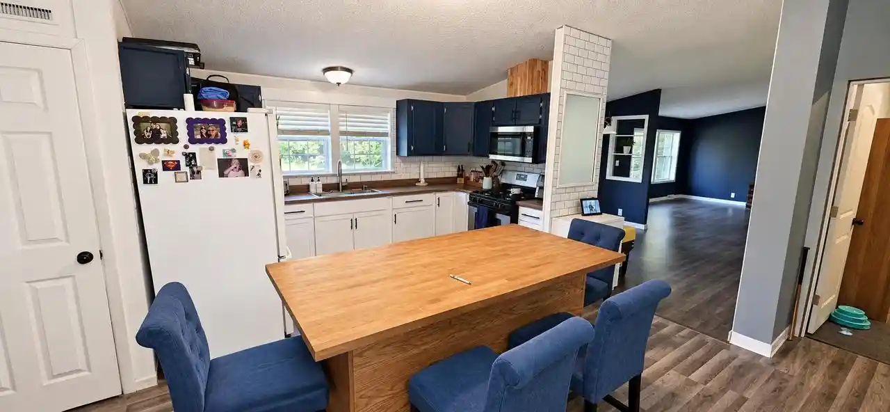 Photo 3 of Single family home for sale at 813 Posey Ct, Green Bay, WI 54313 | MLS# 50332568 | Listing updated on 2026-09-21