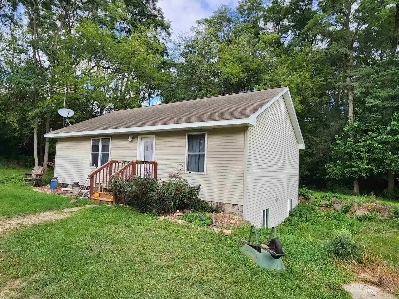 Photo 1 of Single family home for sale at N8002 Ashley Rd, Portage, WI 53901 | MLS# 2032502 | Listing updated on 2026-09-21