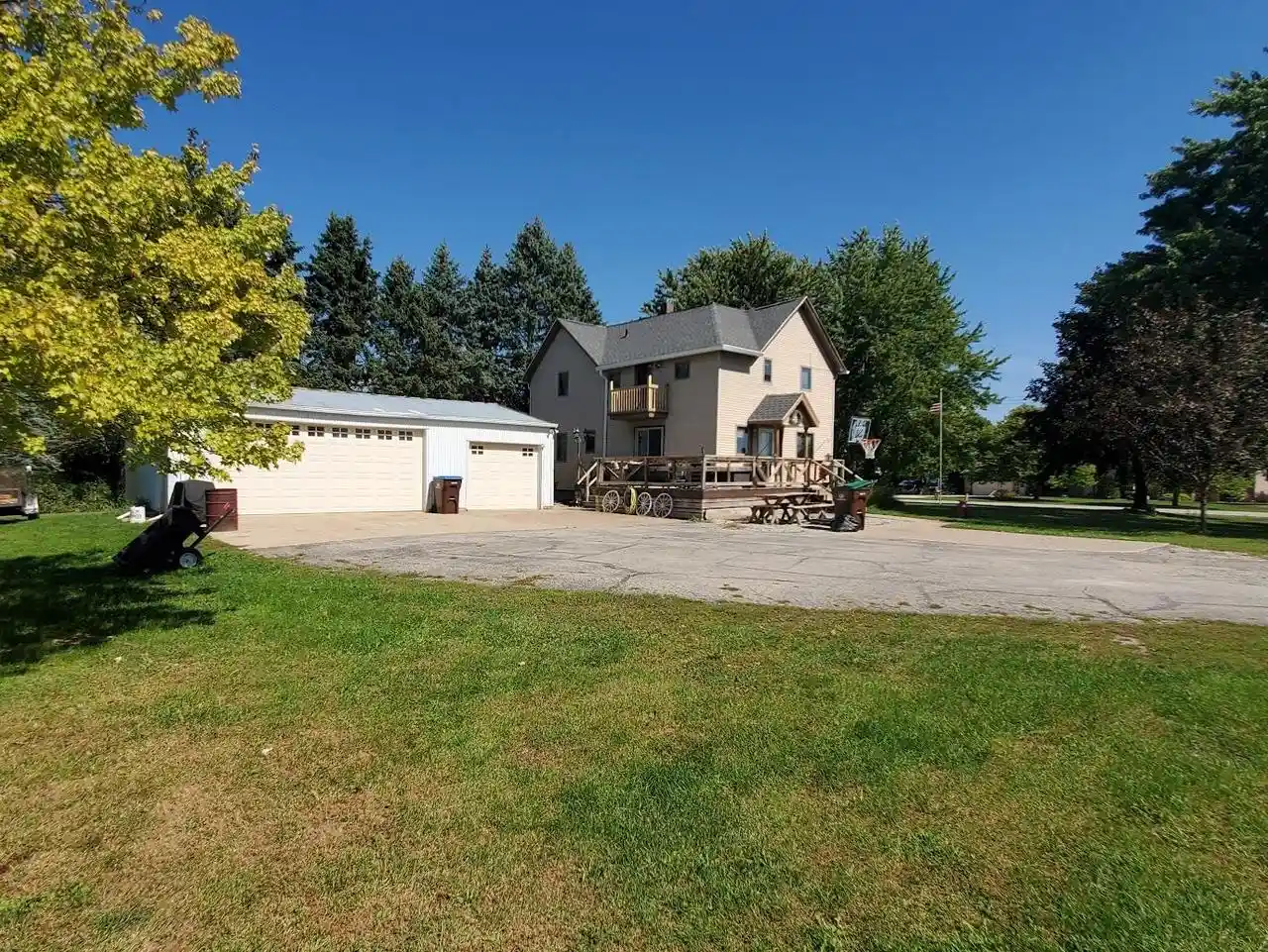 Photo 2 of Single family home for sale at 5001 N Mccarthy Rd, Appleton, WI 54913 | MLS# 50332581 | Listing updated on 2026-09-16