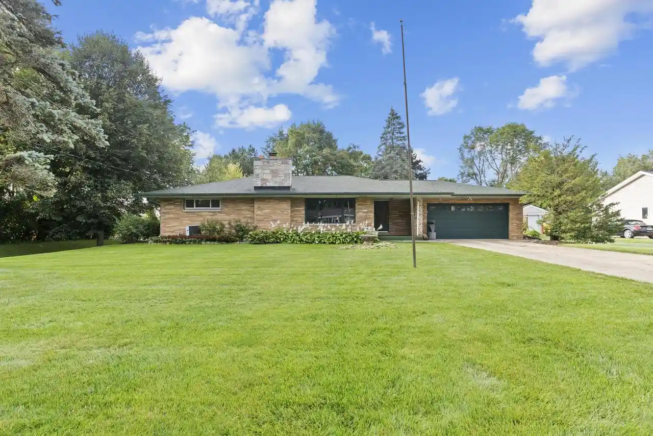 Photo 1 of Single family home for sale at 9915 W Margaret Ln, Franklin, WI 53132 | MLS# 1980316 | Listing updated on 2026-09-23