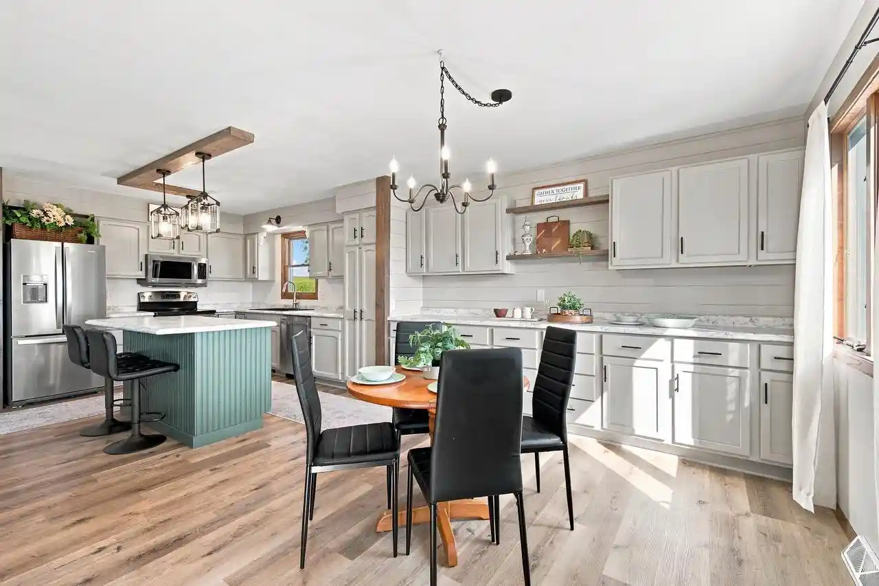 Photo 3 of Single family home for sale at 1601 S Lincoln Ave, Marshfield, WI 54449 | MLS# 22604519 | Listing updated on 2026-09-22