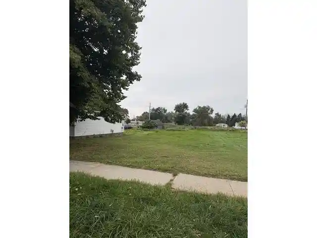 Photo 3 of Single family home for sale at 311 Carney Blvd, Marinette, WI 54143 | MLS# 50332582 | Listing updated on 2026-09-18